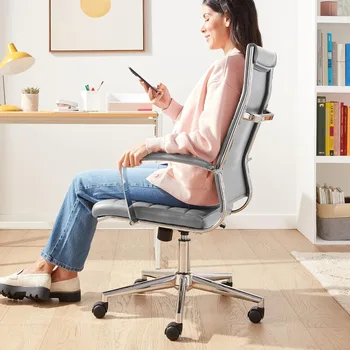 Офисное кресло с высокой спинкой, поворотным механизмом, ребристой обивкой, поясничной поддержкой, современный стиль, широкое серое